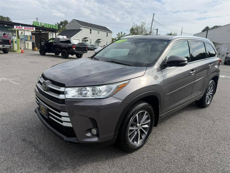 2018 Toyota Highlander SE/XLE, photo 1 of 11