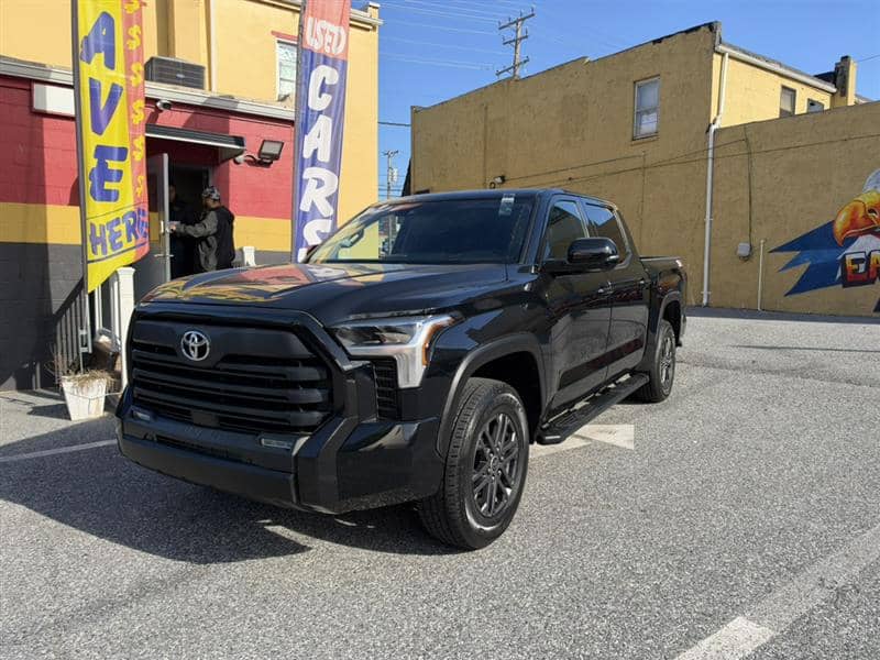 2024 Toyota Tundra SR5, photo 1 of 11