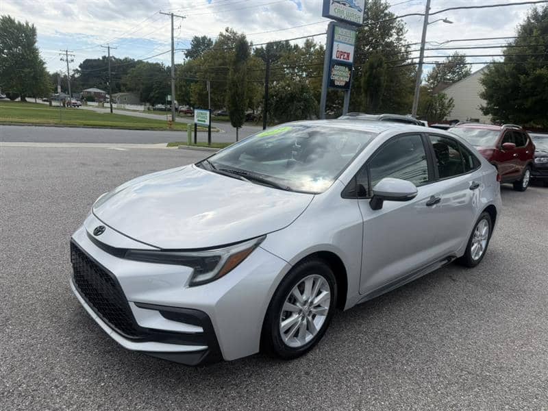 2024 Toyota Corolla SE/Nightshade Edition, photo 1 of 11