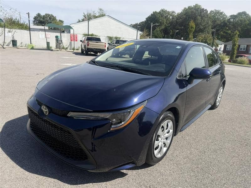 2021 Toyota Corolla LE, photo 1 of 11