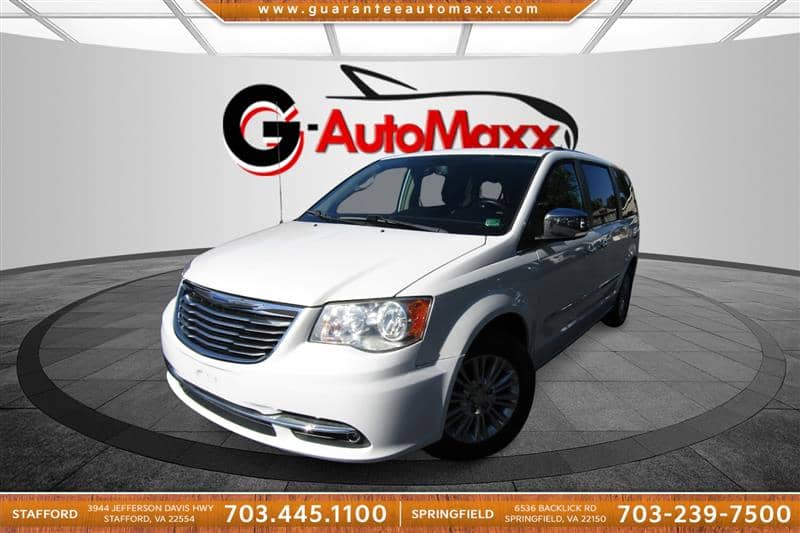 2015 Chrysler Town and Country Limited, photo 1 of 11