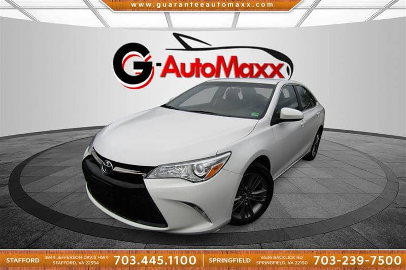 2016 Toyota Camry SE, photo 1 of 11