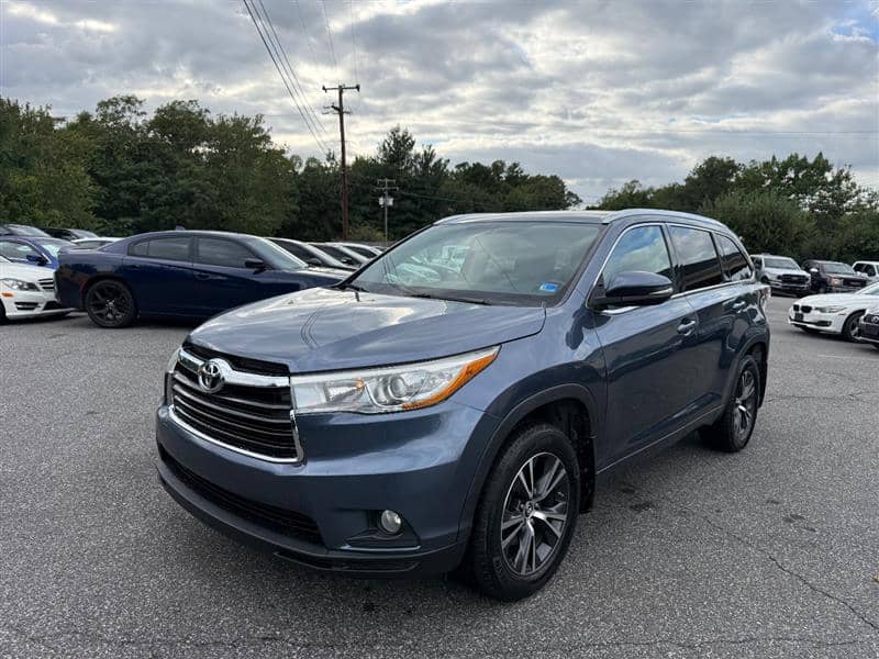 2016 Toyota Highlander XLE, photo 1 of 11