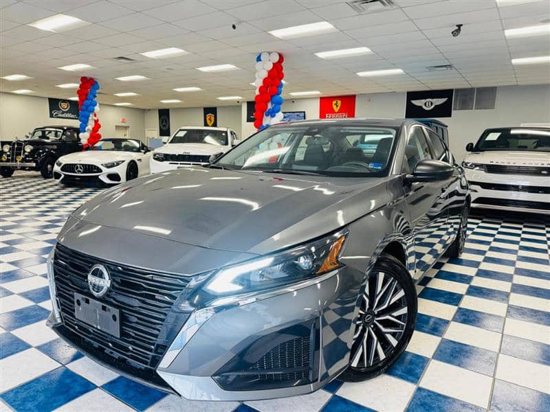 2025 Nissan Altima SV, photo 1 of 11