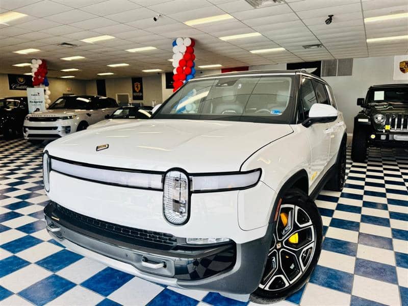 2023 Rivian R1S Adventure, photo 1 of 11