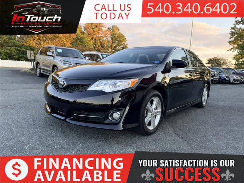 2014 Toyota Camry SE Sedan, photo 1 of 11