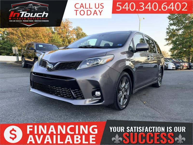 2019 Toyota Sienna SE, photo 1 of 11