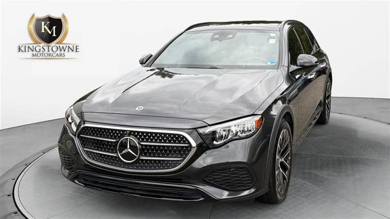 2025 Mercedes-Benz E-Class E 450, photo 1 of 11