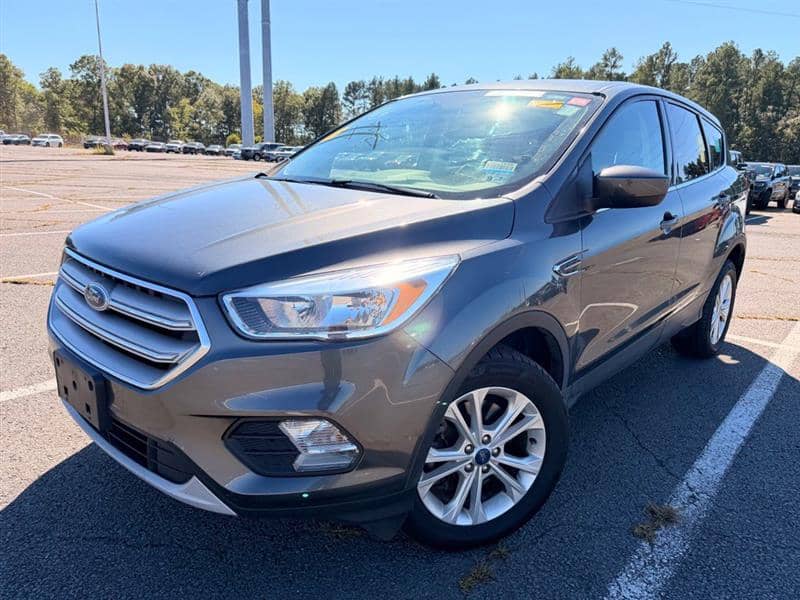 2019 Ford Escape SE, photo 1 of 11