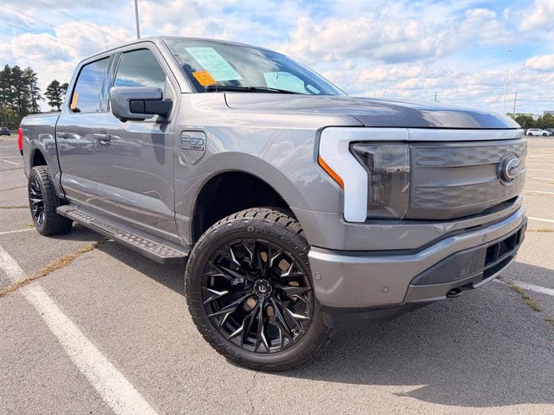 2023 Ford F-150 Lightning Lariat, photo 1 of 11