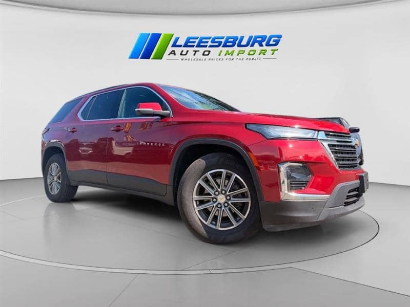 2023 Chevrolet Traverse LT, photo 1 of 11