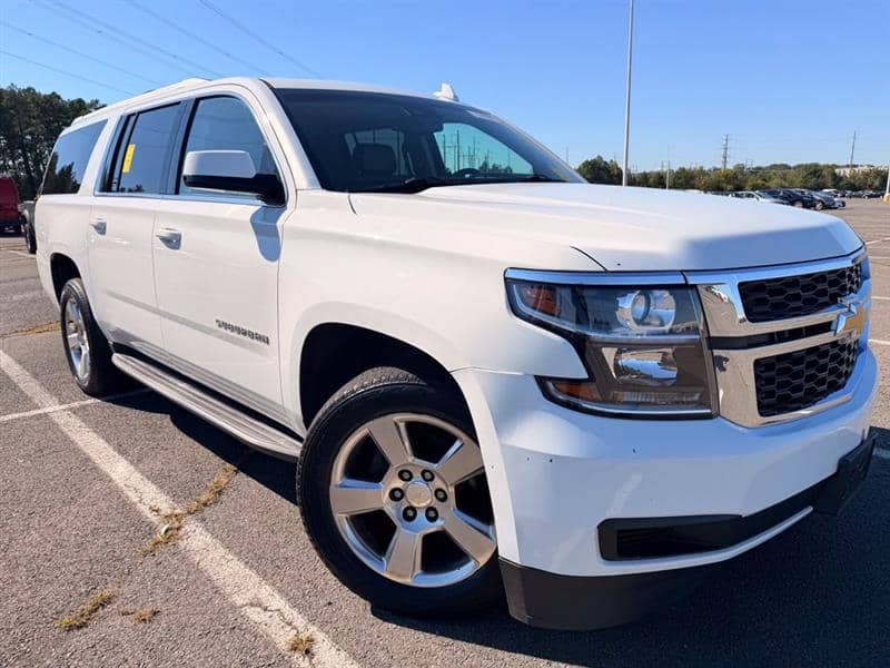2016 Chevrolet Suburban LT, photo 1 of 11