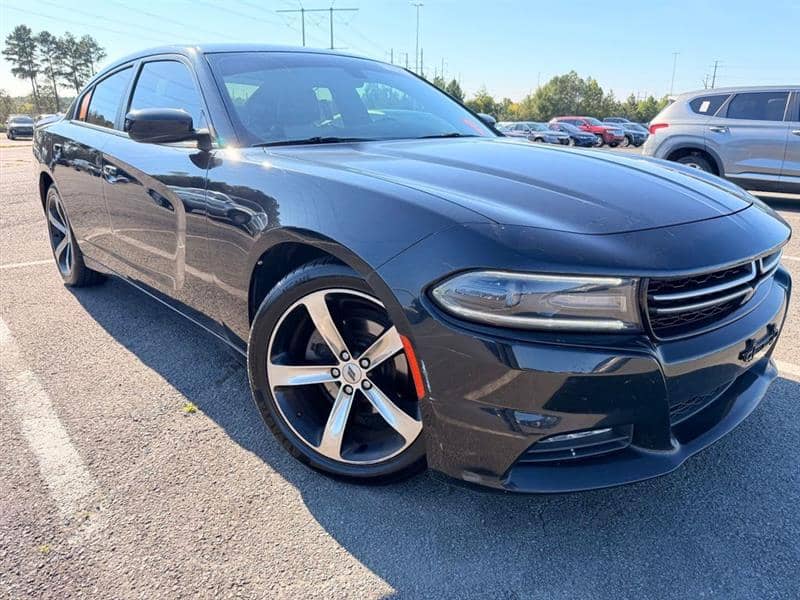 2017 Dodge Charger SXT, photo 1 of 11