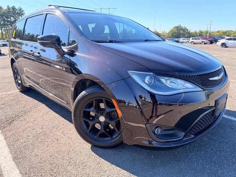 2017 Chrysler Pacifica Limited, photo 1 of 11