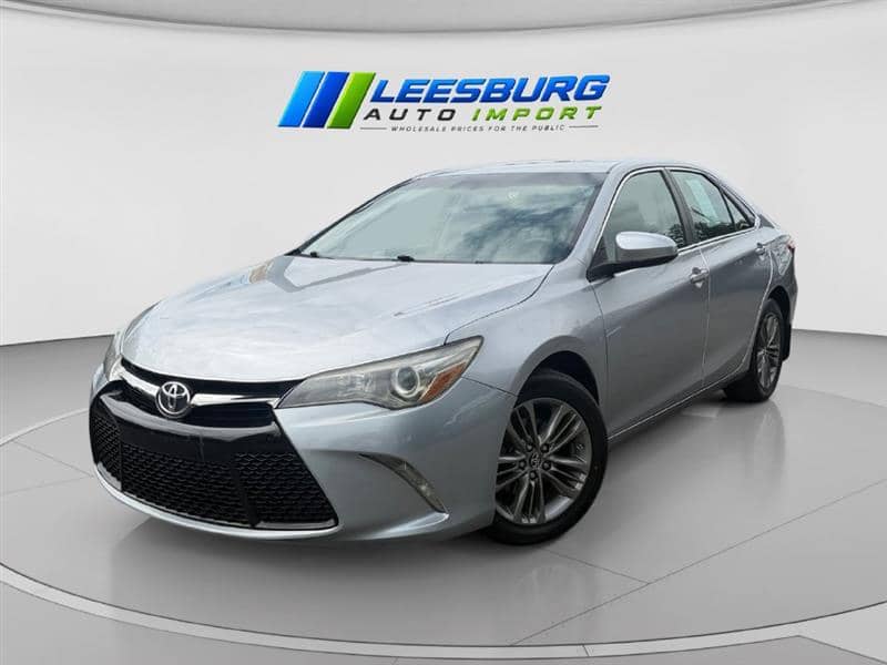 2017 Toyota Camry SE, photo 1 of 11