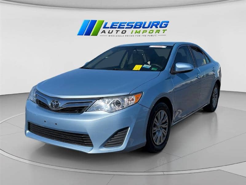 2013 Toyota Camry LE, photo 1 of 11