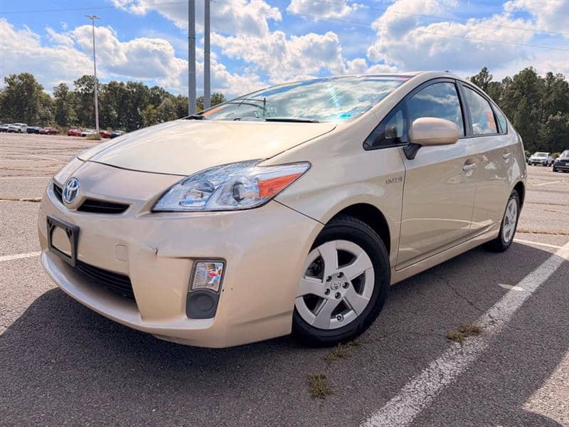 2010 Toyota Prius III, photo 1 of 11