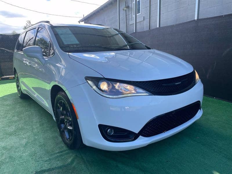 2019 Chrysler Pacifica Touring L Plus, photo 1 of 11