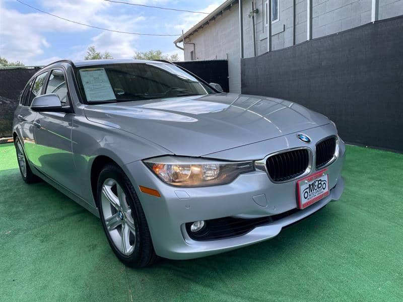 2015 BMW 3 Series 328i xDrive, photo 1 of 11