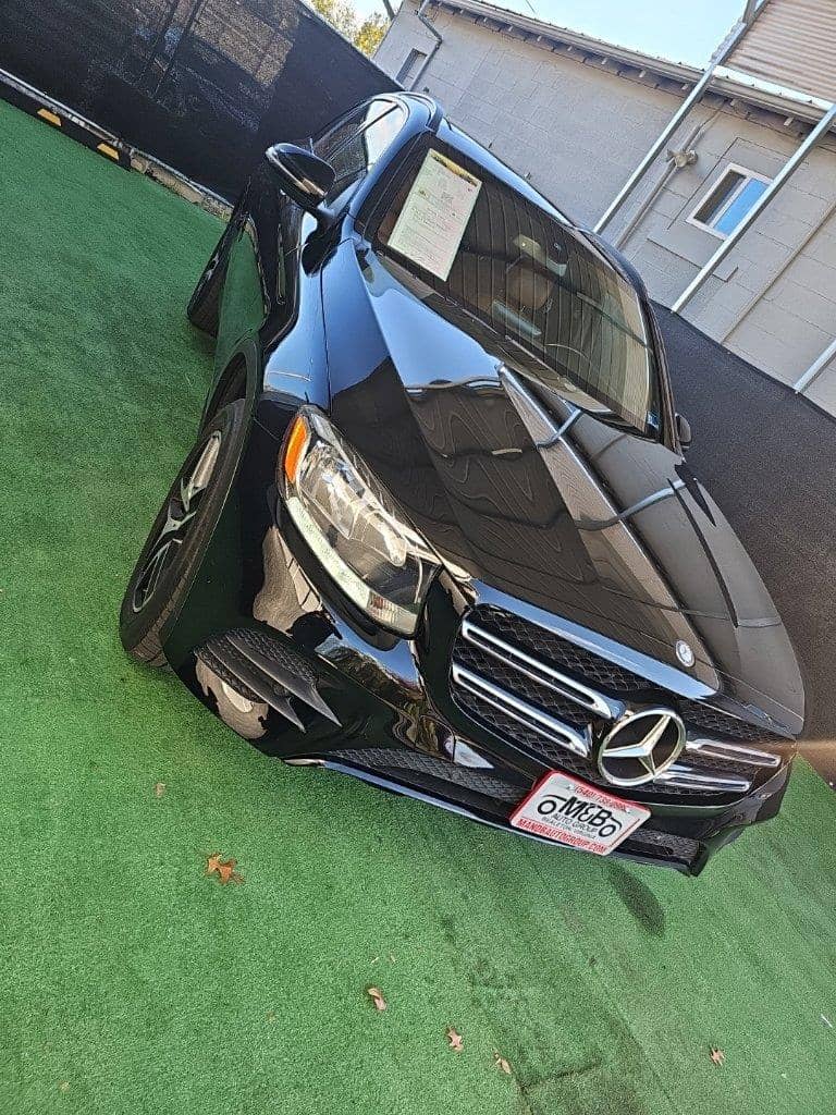 2017 Mercedes-Benz GLC 300, photo 1 of 11