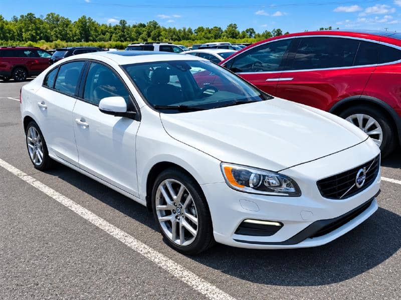 2017 Volvo S60 Dynamic, photo 1 of 2