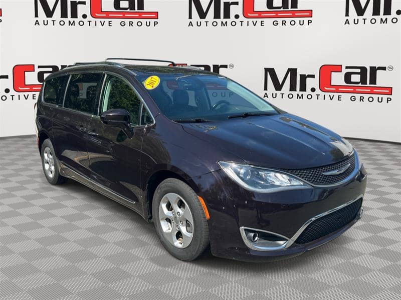 2017 Chrysler Pacifica Touring-L Plus, photo 1 of 11