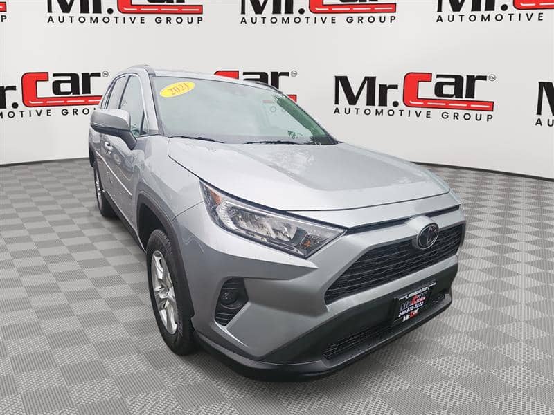 2021 Toyota RAV4 XLE, photo 1 of 11