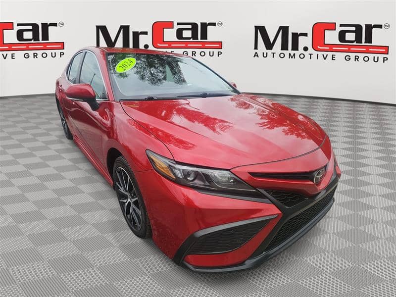 2024 Toyota Camry SE, photo 1 of 11