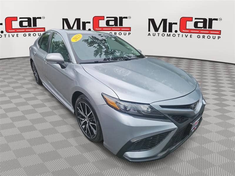 2023 Toyota Camry SE, photo 1 of 11