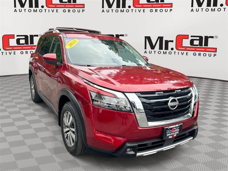2023 Nissan Pathfinder SL, photo 1 of 11