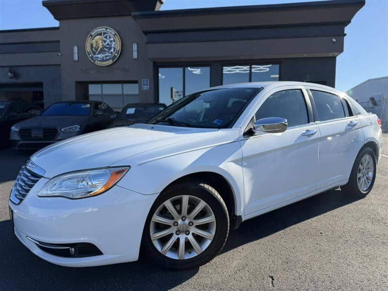 2013 Chrysler 200 Limited, photo 1 of 11