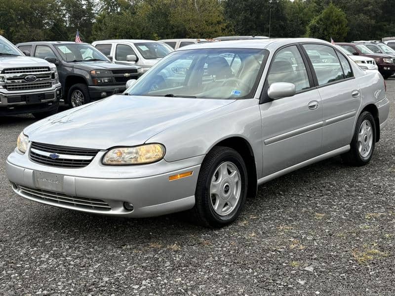 2001 Chevrolet Malibu LS, photo 1 of 11