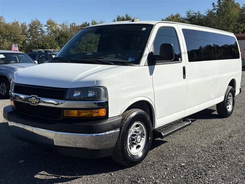 2020 Chevrolet Express LT, photo 1 of 11