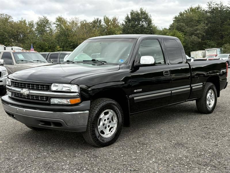 1999 Chevrolet Silverado 1500 LS, photo 1 of 11