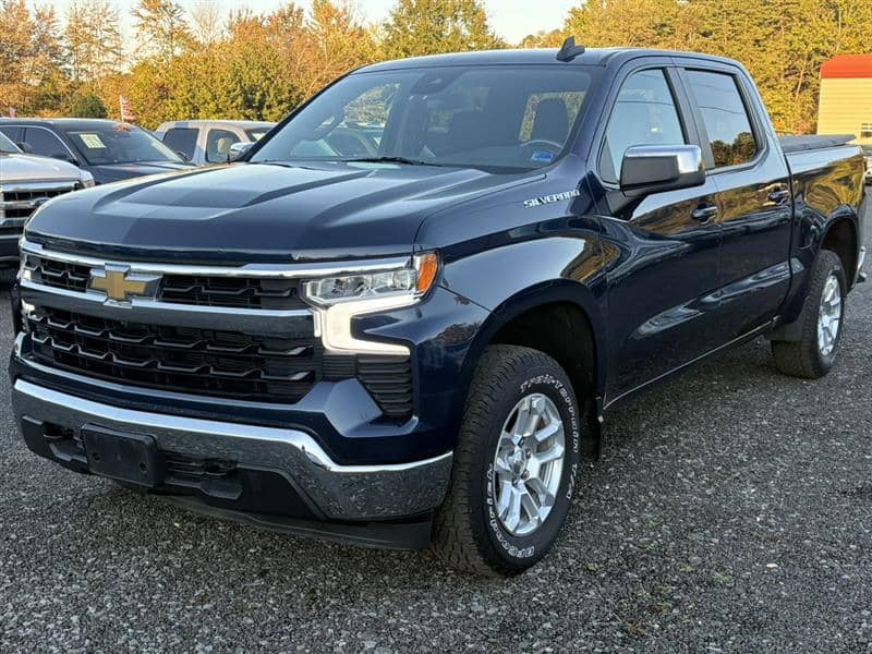 2023 Chevrolet Silverado 1500 LT, photo 1 of 11