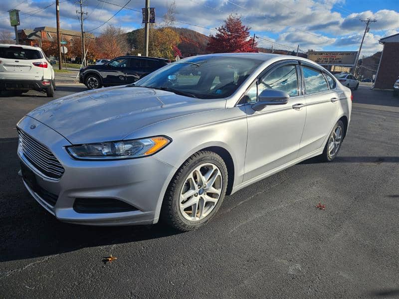 2016 Ford Fusion SE, photo 1 of 10