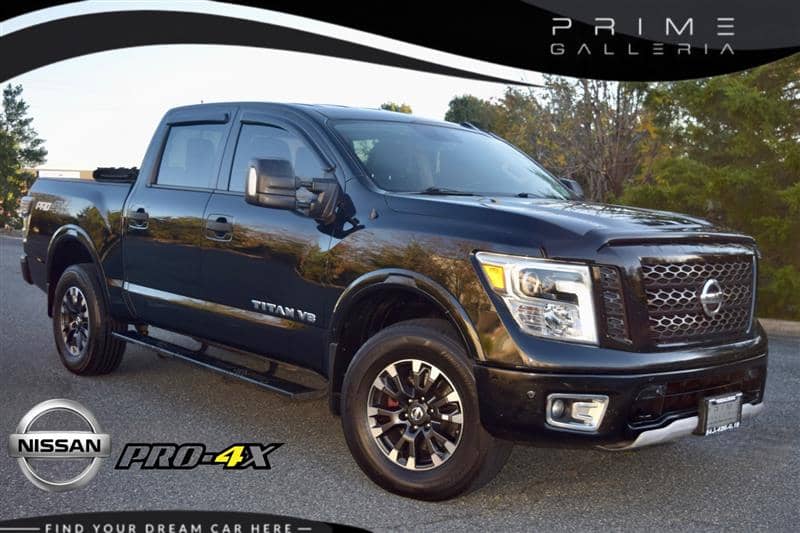 2019 Nissan Titan PRO-4X, photo 1 of 11