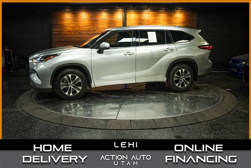 2021 Toyota Highlander XLE, photo 1 of 11