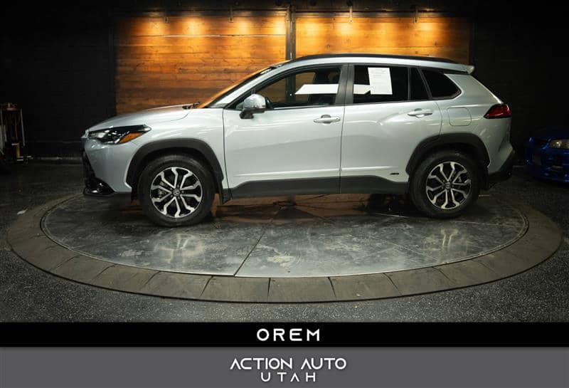 2023 Toyota Corolla Cross Hybrid SE, photo 1 of 11
