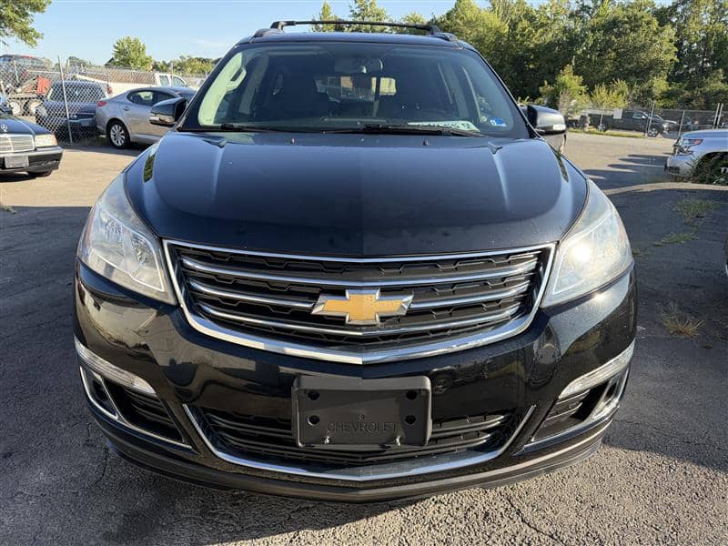2017 Chevrolet Traverse LT, photo 1 of 11
