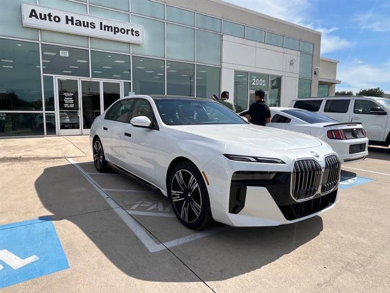 2025 BMW i7 eDrive50 4dr Sedan, photo 1 of 11