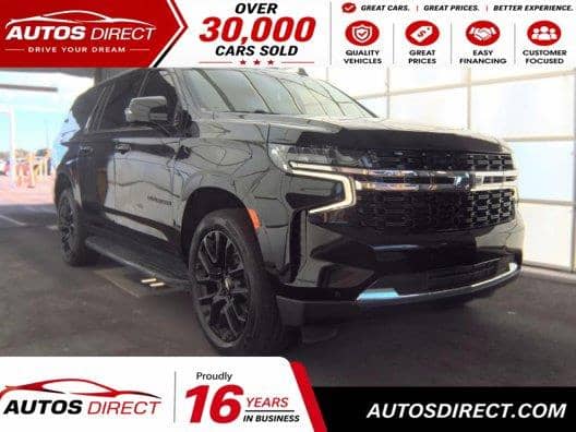 2023 Chevrolet Suburban LT, photo 1 of 8