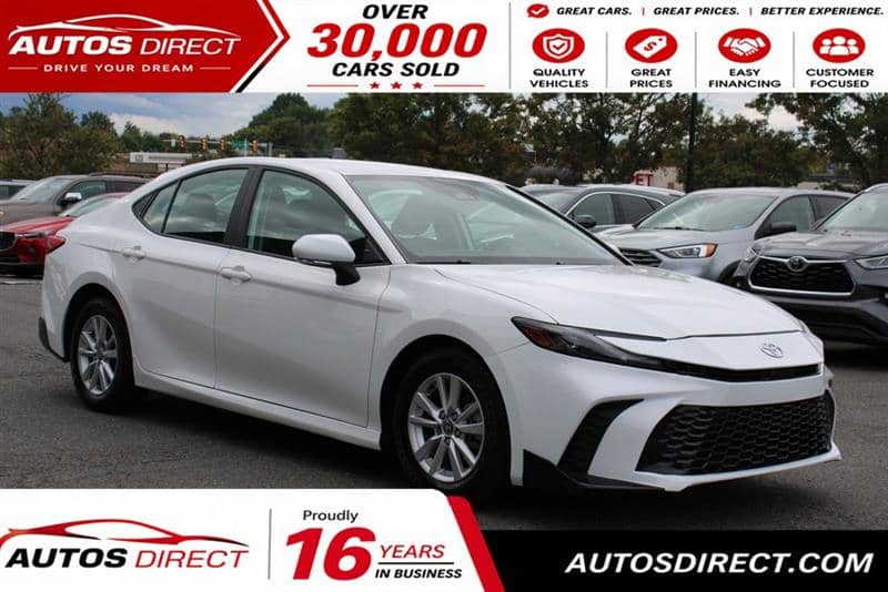 2025 Toyota Camry LE, photo 1 of 11
