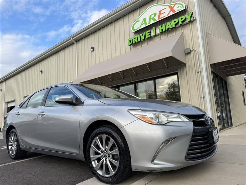 2017 Toyota Camry XLE/SE/LE/XSE, photo 1 of 11
