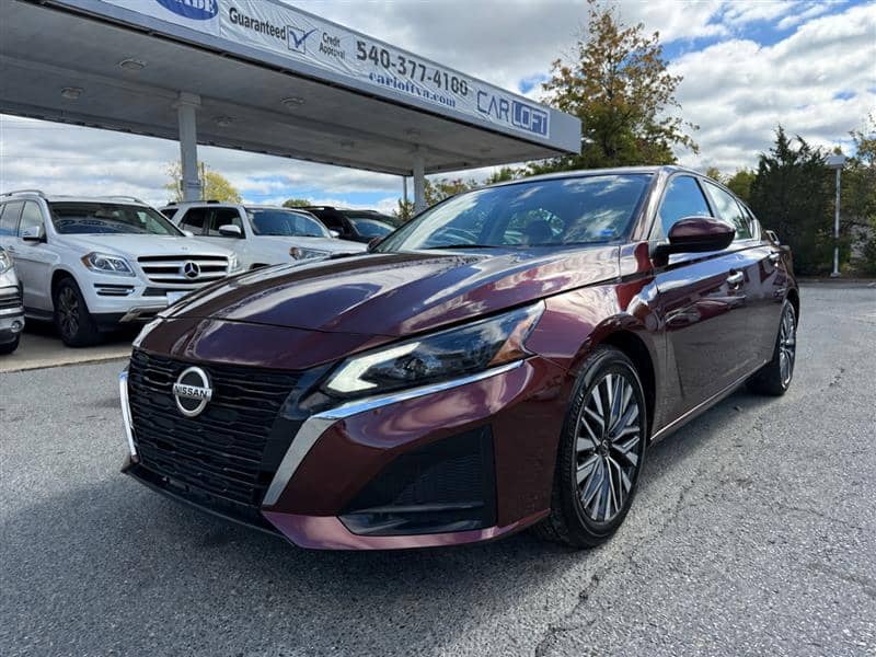 2023 Nissan Altima 2.5 SV, photo 1 of 11