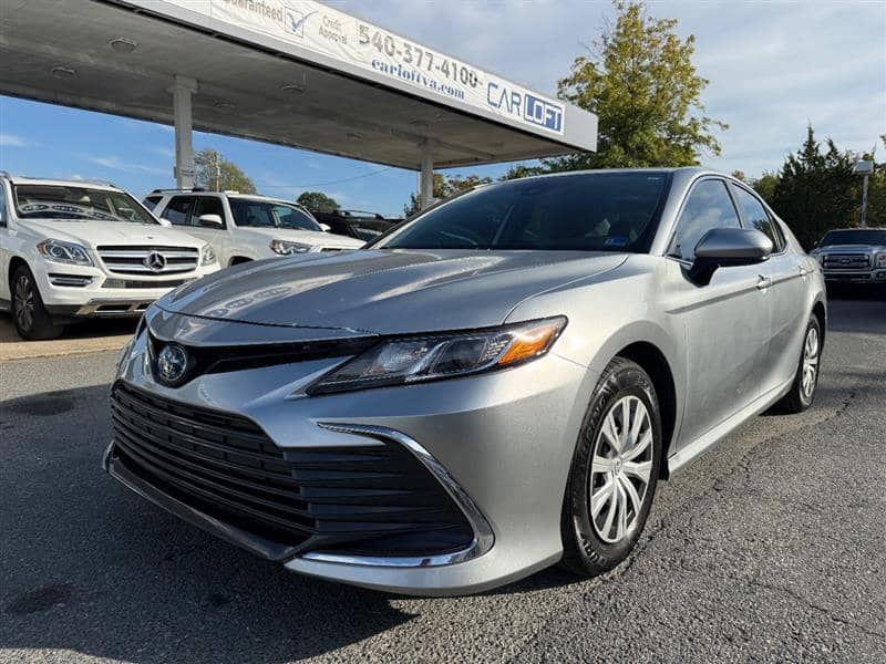 2023 Toyota Camry Hybrid LE, photo 1 of 11
