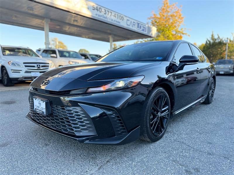 2026 Toyota Camry SE, photo 1 of 11