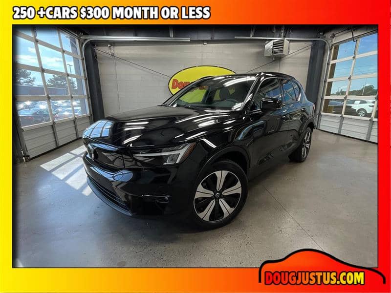 2023 Volvo XC40 Recharge Plus, photo 1 of 11