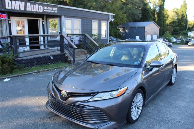 2018 Toyota Camry V6, photo 1 of 11