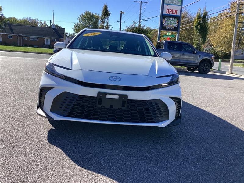 2025 Toyota Camry, photo 1 of 11